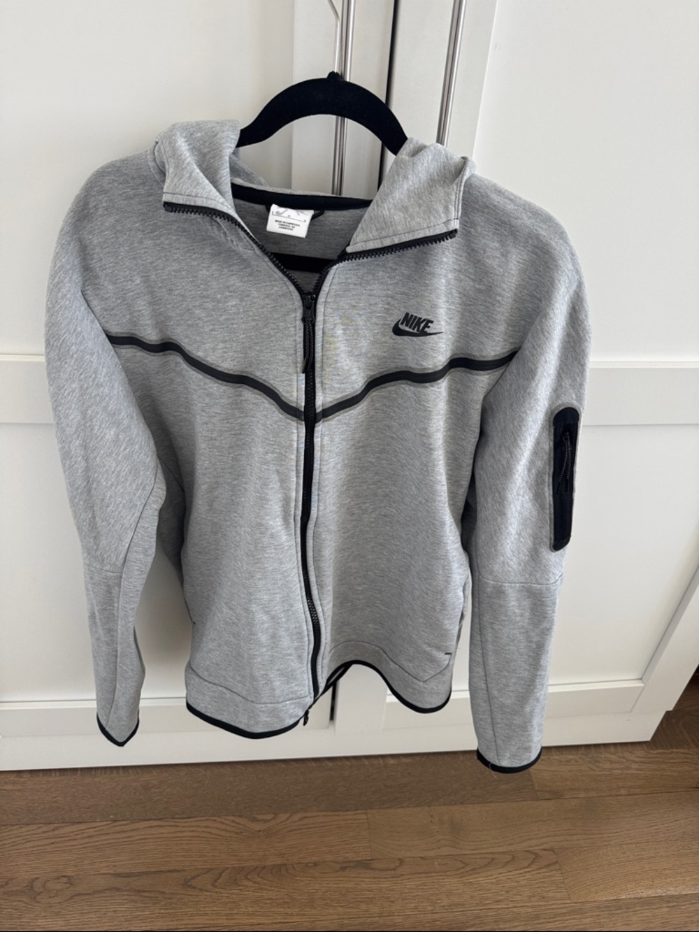 Nike Light Grey Full-Zip Hooded Sweatshirt with Black Trim